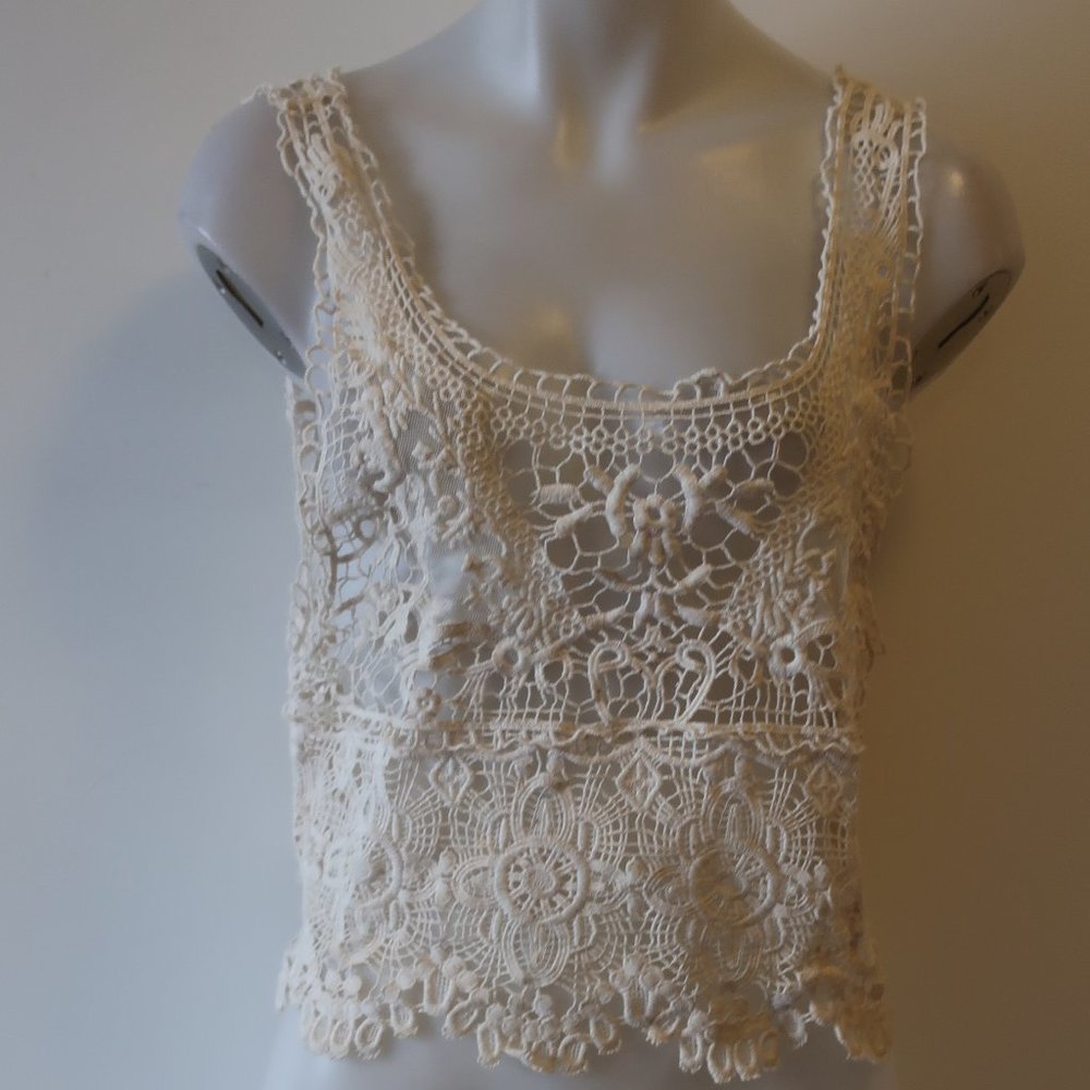 MILLAU CREAM CROCHET TANK TOP SZ S*